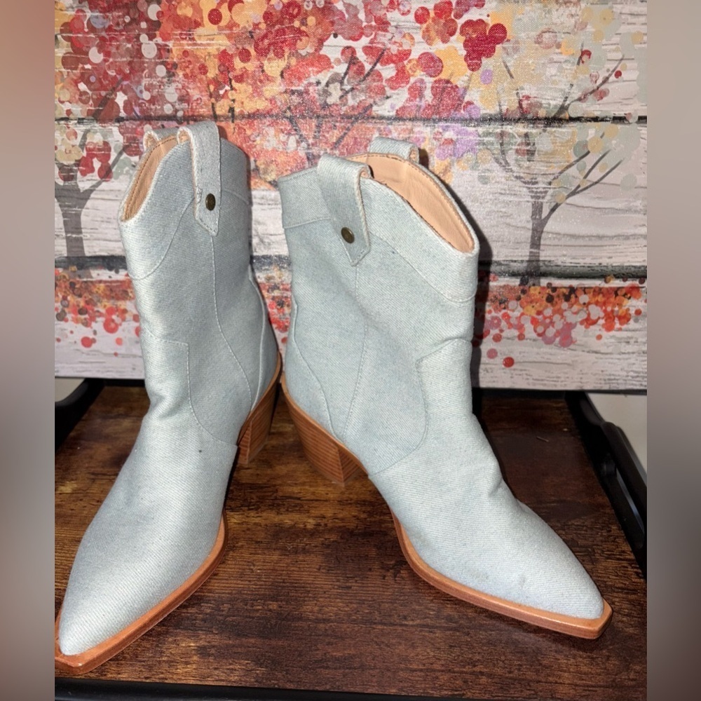 NEW-4 For mankind denim 
Bohemian cowboy Light Gray Ankle Boots
All day comfort